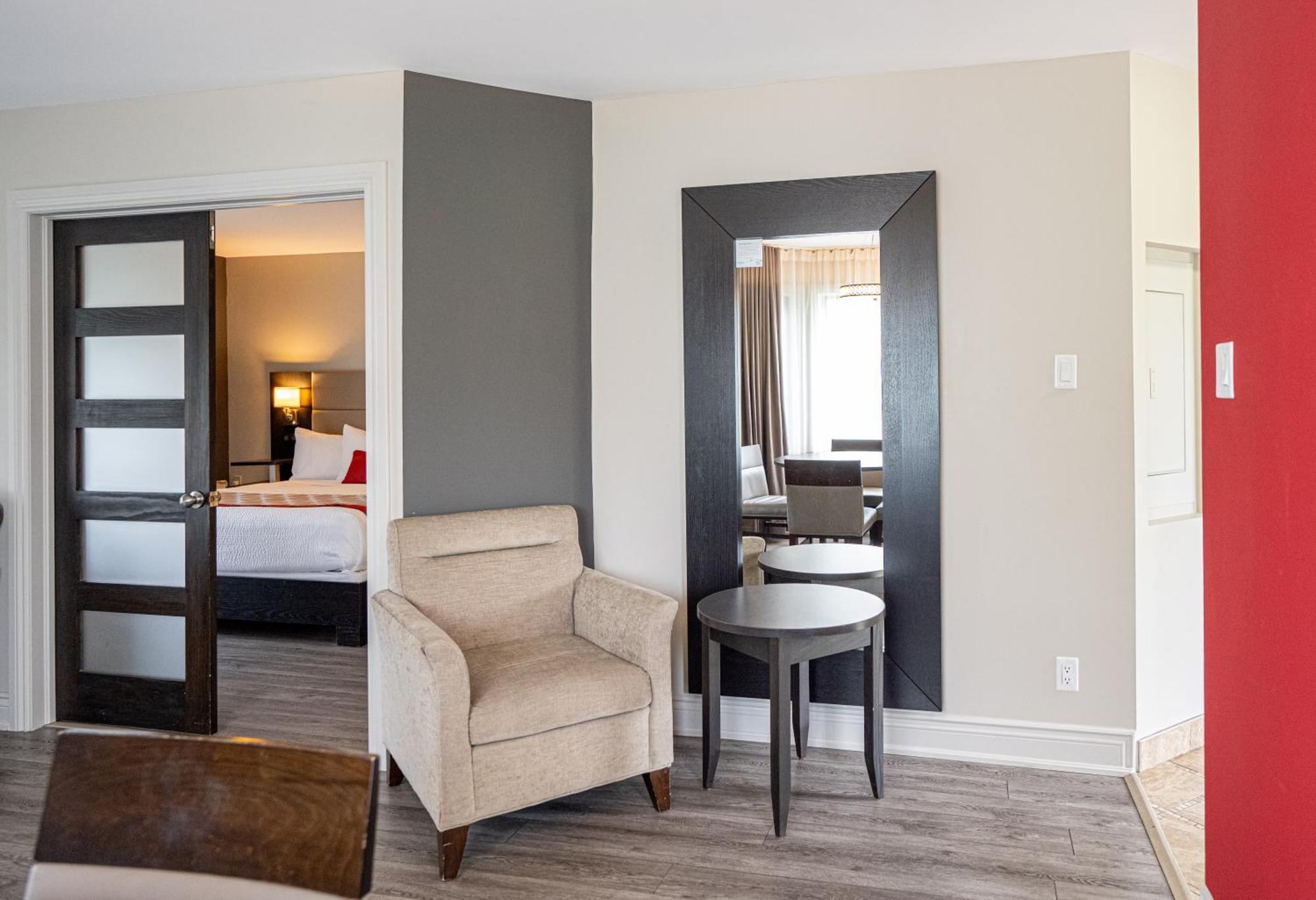 מלון Ramada By Wyndham Ottawa On The Rideau מראה חיצוני תמונה