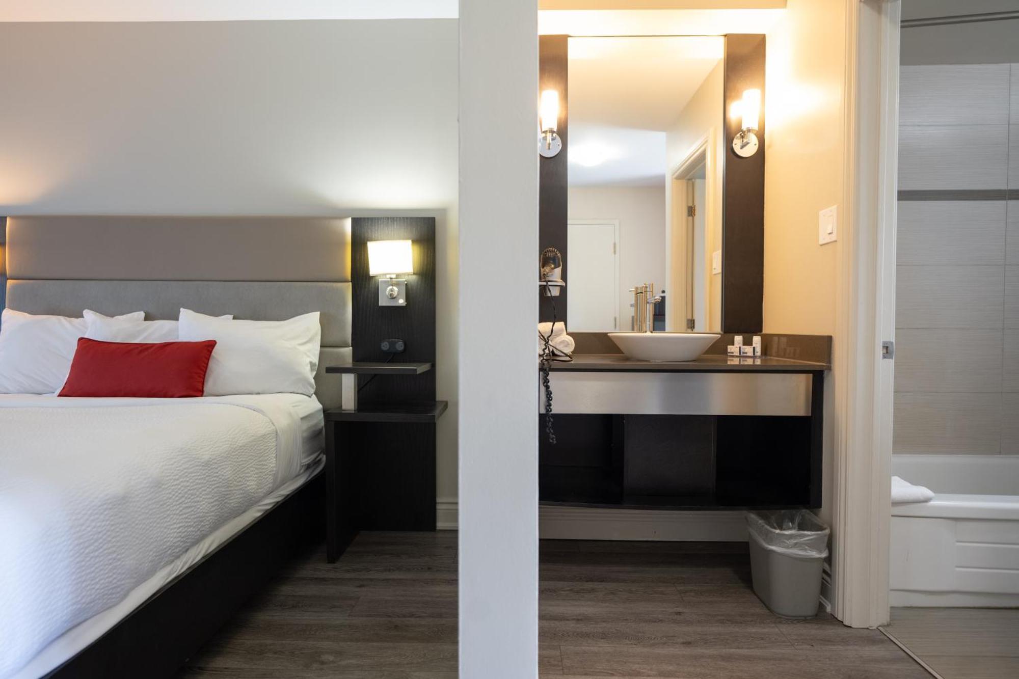 מלון Ramada By Wyndham Ottawa On The Rideau מראה חיצוני תמונה