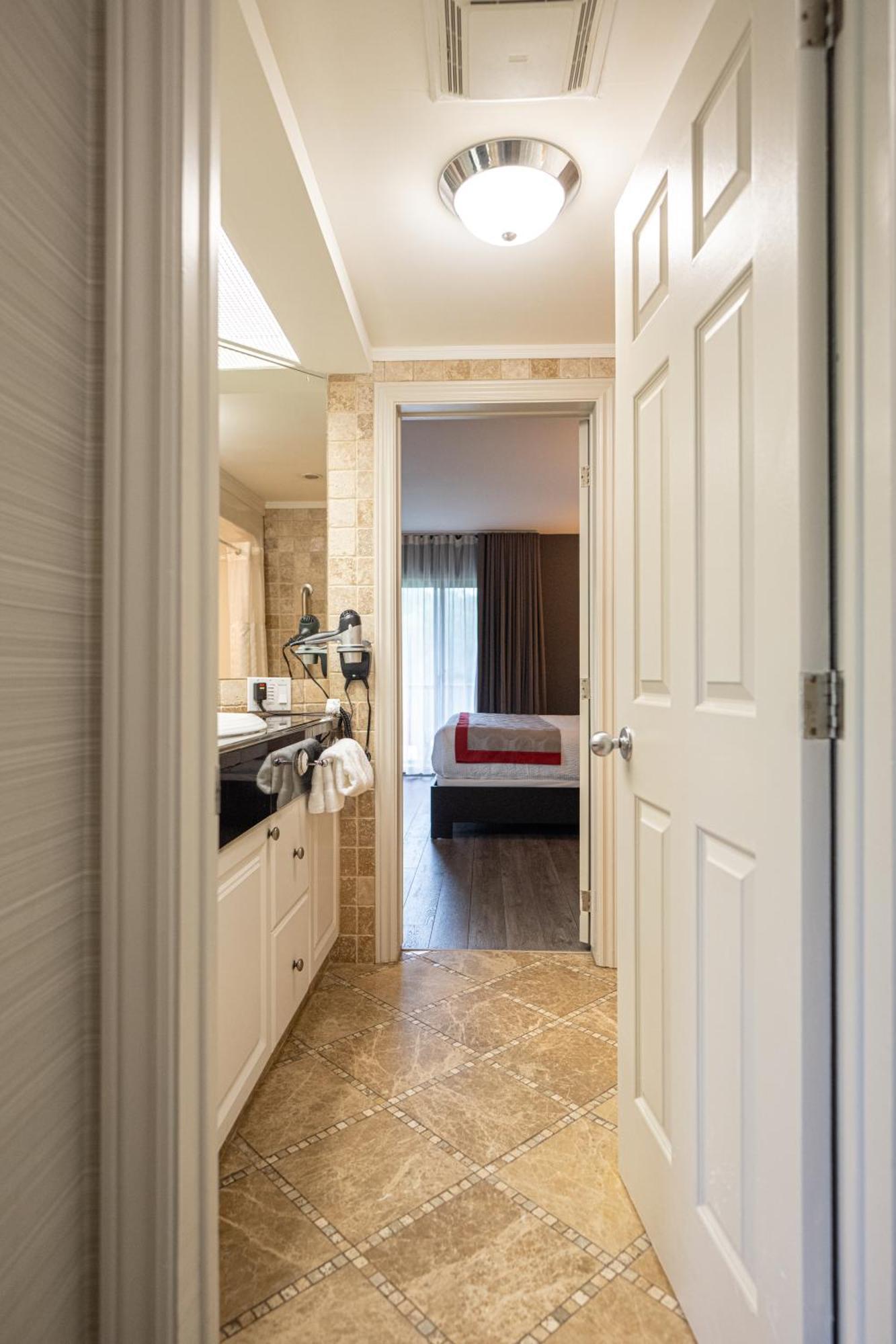 מלון Ramada By Wyndham Ottawa On The Rideau מראה חיצוני תמונה